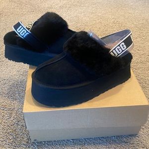 NEVER WORN Women’s Funkette Ugg Slippers